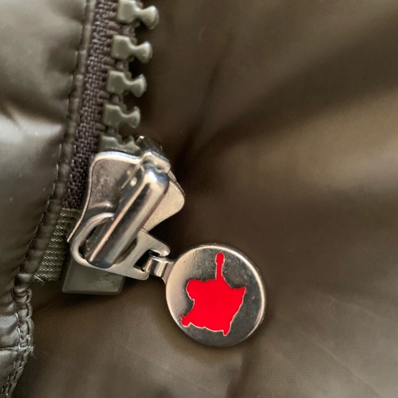 TRUE RELIGION VEST LIKE NEW100%Authentic - Picture 3 of 5